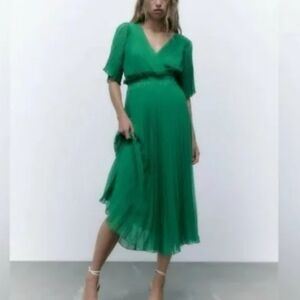 ZARA WOMENS GREEN SHORT SLEEVE,PLEATED MIDI DRESS,SIZE M.